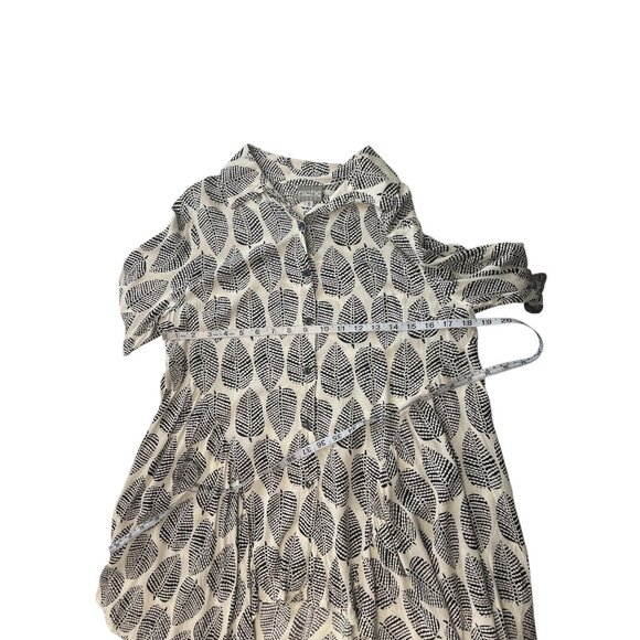 Black & White Leaf Print Button-Down Tunic Top With Asymmetrical Hemline & 3/4 S - Picture 8 of 10